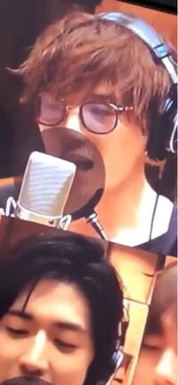 画像のこの山田涼介くんのメガネはプライベートのメガネでしょうか もし違 Yahoo 知恵袋