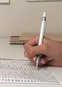 鉛筆の持ち方は画力にも影響しますか 小さい頃から鉛筆の持ち方 Yahoo 知恵袋