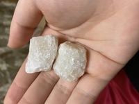 河原で白い石を拾いました 石英 結晶質石灰岩どちらでしょうか Yahoo 知恵袋