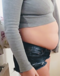 お腹の画像あり このお腹みてください中2の女子です 太って Yahoo 知恵袋