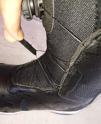 スノボーブーツのワイヤーが固くて足が入らなくなりました・・どうした 