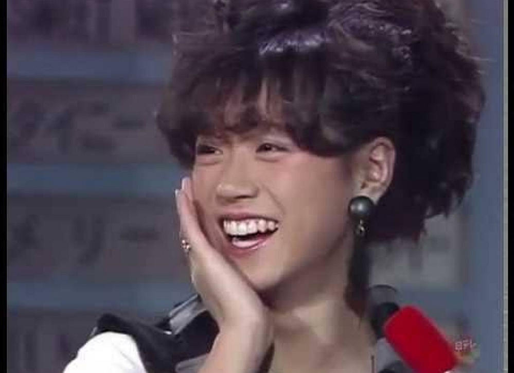 画像の中森明菜さんみたいな広がってる ポニーテールのやり方を Yahoo 知恵袋