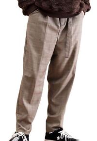 このテーパードパンツに合うメンズコーデ教えてください Yahoo 知恵袋