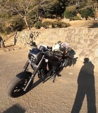 おろちんゆーさんが 動画内でバイクで蛇行運転しながら歌ってる曲はなん Yahoo 知恵袋