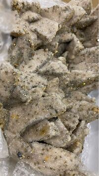 写真の鉱石について 先日 友人から写真の鉱石をいただいた Yahoo 知恵袋