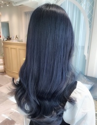 １月上旬にブルーブラックに染めたのですが４月に写真の様なネイビーブラッ Yahoo 知恵袋