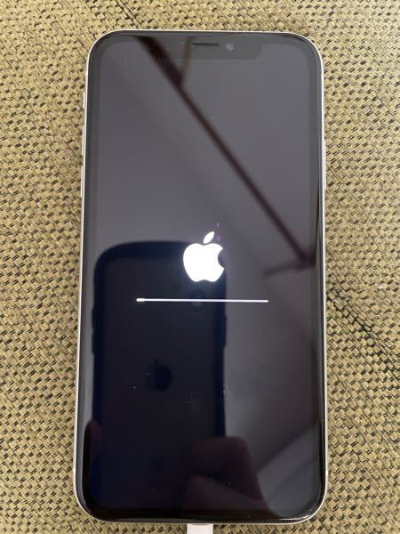 iPhoneを初期化し始めてから20時間ほど経ちますが、この - Yahoo!知恵袋