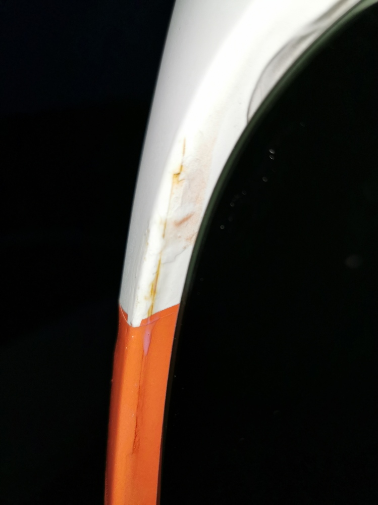 車の修理後にサビと塗装の剥げたものが出ました どうしたらいい Yahoo 知恵袋