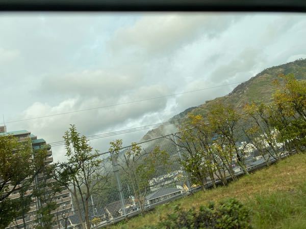 山にこのように雲みたいなものがあるんですけどこれって何なんで Yahoo 知恵袋