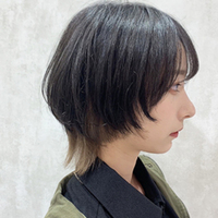 髪型について質問です 男の長髪って 女の子みたいにしているつもりでも 女性と違 Yahoo 知恵袋