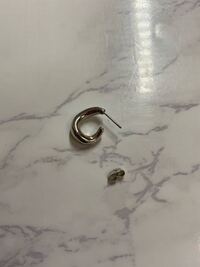 ピアスについてです こないだはピアスを買ったんですがつける際 キ Yahoo 知恵袋