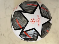 先日このボールを購入致しましたuefaチャンピオンズリーグの公式球です Yahoo 知恵袋