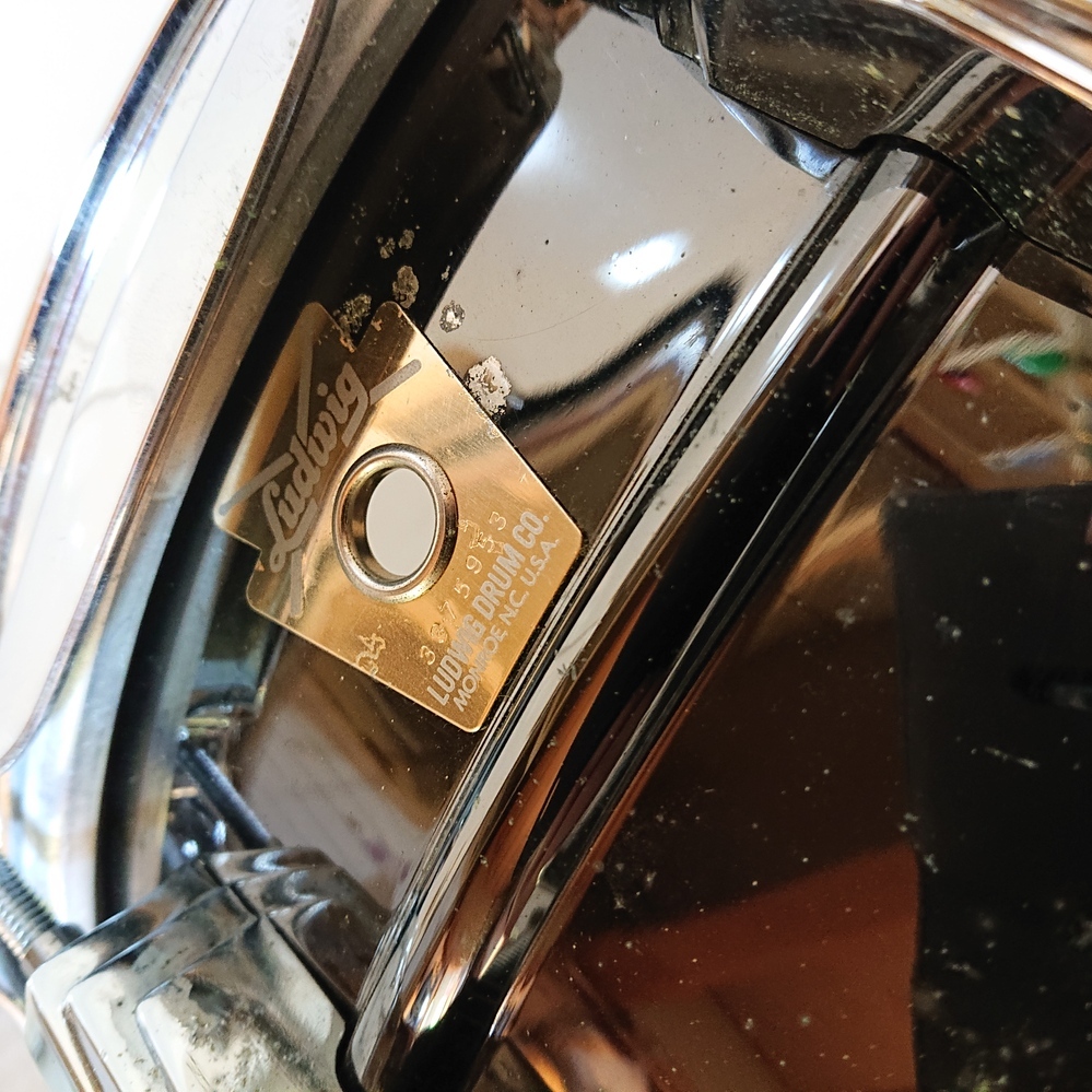 このLudwigの型式を教えていただけると助かります。 20年ほど前に知人から譲り受けたものです。 よろしくお願い致します。