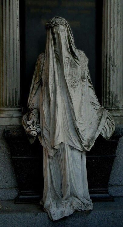 こんばんは。突然ですが、ベルニーニ作「ベールをかぶったマリア像