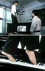 俳優 近藤正臣は ピアノの上に爪先立ちで 猫踏んじゃった を Yahoo 知恵袋