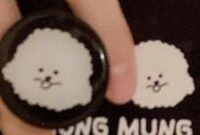 こちらのキャラクターのブランドを教えてください 韓国アイドルがつけて Yahoo 知恵袋