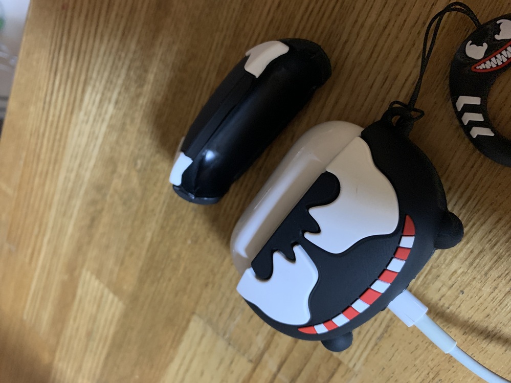AirPodsProケースの上の部分がすごく本体と外れやすいで... - Yahoo!知恵袋