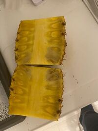 写真のパイナップルは傷んでるのでしょうか それとも熟れてるのでしょうか Yahoo 知恵袋