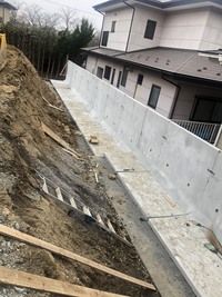 L型擁壁の途中経過です この感じは大丈夫なんでしょうか Yahoo 知恵袋