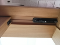 引き戸のロックについて質問です 天井に 画像のようなものがついて Yahoo 知恵袋