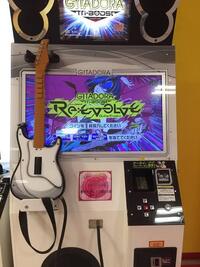 今日ゲーセンに行きました 音ゲーのコーナーにドラムのリズムゲームとベー Yahoo 知恵袋