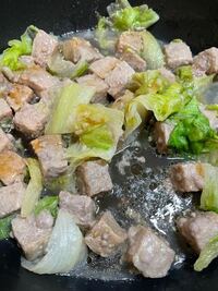 サイコロステーキは成型肉のようですが、加工肉とはまた違うのですか？ソーセージと同じですか？ 