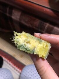 食べかけの写真ですみませんが さつまいもを茹でたらすごい緑です 茹でる Yahoo 知恵袋