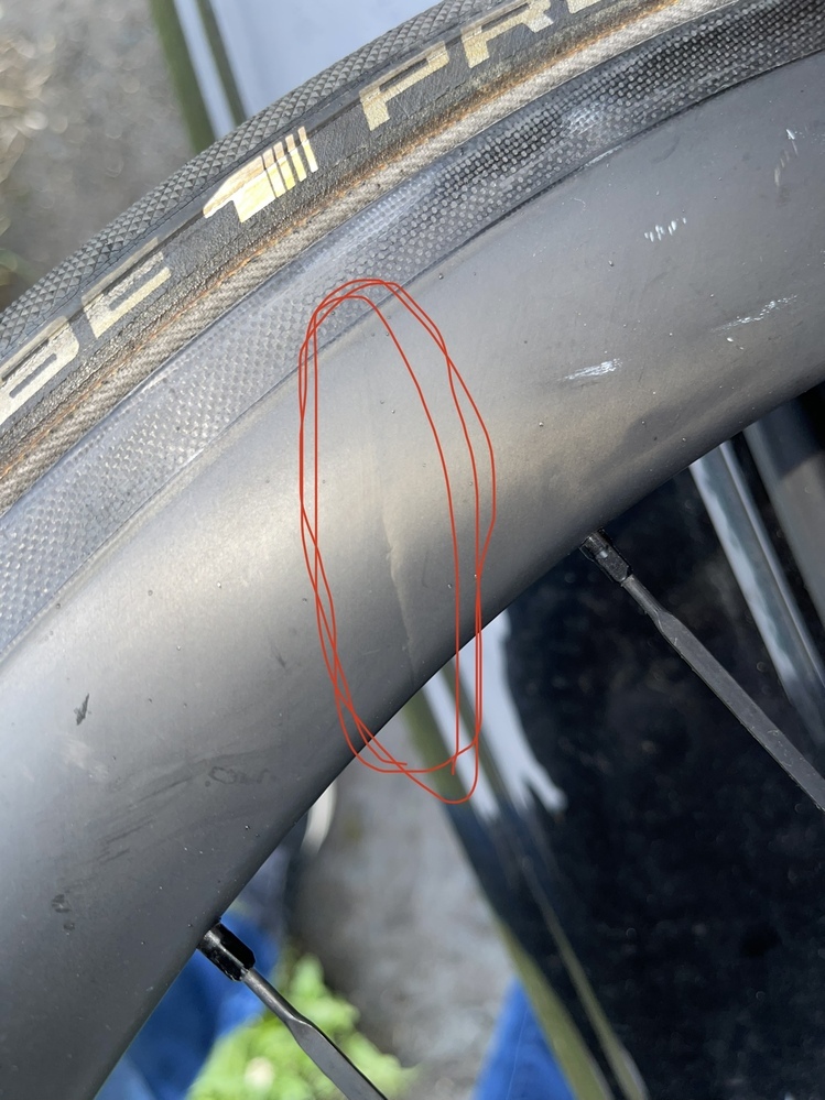 自転車のカーボンホイールを使っている方に質問です。上手く写真