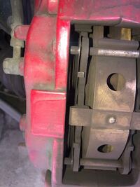 ブレーキパッドについて ブレーキパッドの残量がこの画像の様にめちゃ Yahoo 知恵袋