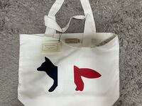 このmaisonkituneのトートバッグは本物ですか それと Yahoo 知恵袋