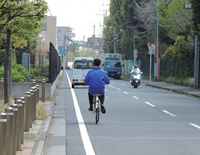 自転車 車道 青信号 左折車クラクション