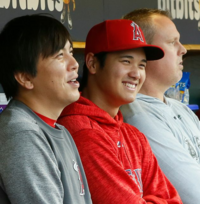 プロ野球チームにいる通訳の人って年収幾らぐらいもらっているんです Yahoo 知恵袋