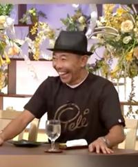 この画像の木梨憲武さんが着ているtシャツってどこで売っている Yahoo 知恵袋