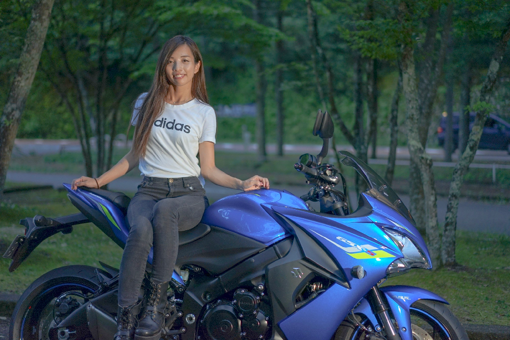 なぜバイク女子てスキニージーンズでバイクに乗るのですか Yahoo 知恵袋