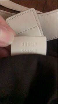 このグッチのバッグは偽物でしょうか 型番を調べだら同じカバンは出 Yahoo 知恵袋