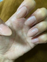 セルフネイルです こんな風にしまもようみたいになるのはなぜでしょうか Yahoo 知恵袋