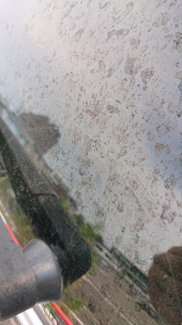 車の汚れについて質問です 写真の汚れが落ちません ピッチタール用洗剤 Yahoo 知恵袋