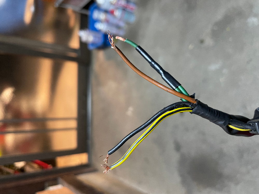 ns1 電線等 NS-1のスピードメーターの配線についてです緑と赤の配線はメ