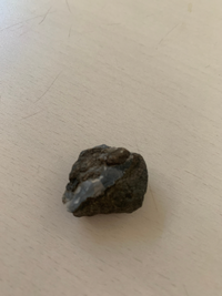 河原で白い石を拾いました 石英 結晶質石灰岩どちらでしょうか Yahoo 知恵袋