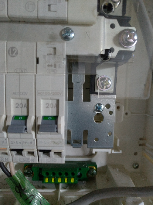 分電盤の小ブレーカーについて質問です 100vと0vの切り替え Yahoo 知恵袋