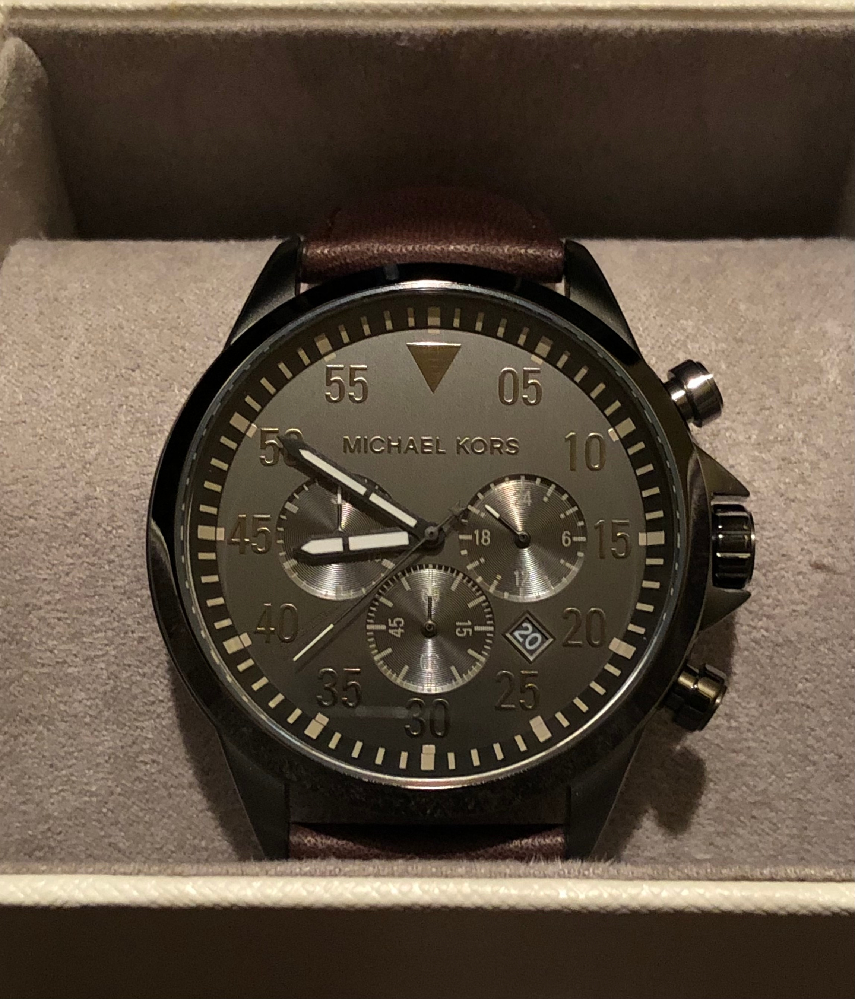 時計の値段が知りたいです。 マイケルコースの腕時計なんですが、セール品だったため正規の値段が分かりません。 どなたか詳しい方いらっしゃいませんか？ ちなみに型番はMK-8863と書いてあります。