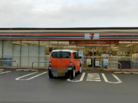 田舎のコンビニでは当り前の光景ですか 周りに車が居ない Yahoo 知恵袋
