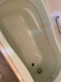 浴槽の内側に茶色い汚れがびっしりあります 引越しの際に 知っ Yahoo 知恵袋