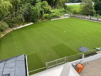 業者の方に芝張りしてもらってます 手前2枚と奥の方の芝の色が Yahoo 知恵袋