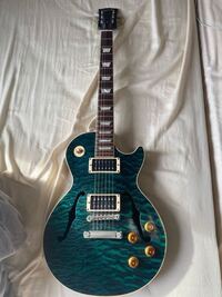 このギターなんて言うやつですか？ギブソンレスポールモデルと書いて  