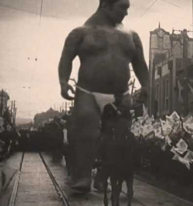 松ちゃんの映画 大日本人 に出てくる巨人の映像って この映画 Yahoo 知恵袋