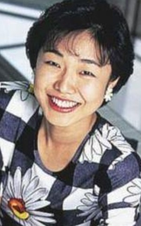 有働由美子さんはあの程度の容姿でアナウンサー界のトップクラスにほぼ上り詰めました。彼女が同年代の他の女性アナウンサーより優れているのはどういう部分ですか？ 