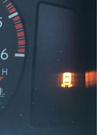 トヨタのトヨエースに乗っているのですが メーターパネル内の表示ランプが Yahoo 知恵袋