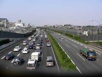 東名高速道路の「綾瀬バス停付近」と「大和トンネル付近」は渋滞しやすい区間なのですか？ 