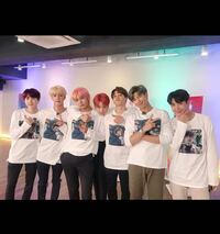 このbtsの集合写真はいつのツイートだったか覚えてる方います Yahoo 知恵袋